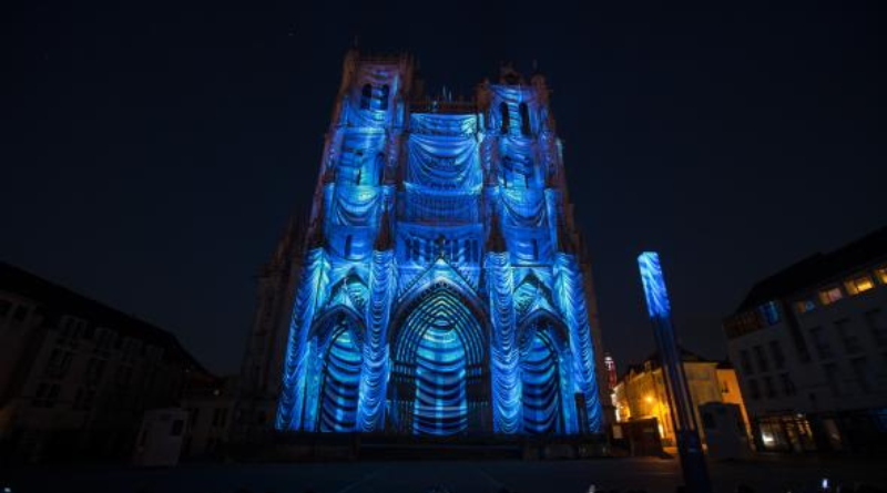 Le spectacle « Chroma, l’expérience monumentale » sublime la façade de la cathédrale d’Amiens chaque soir d’été en juillet, août et septembre et pendant le marché de Noël 